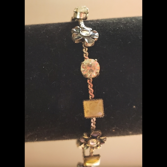 7" Vintage Daisies, Crystal Rhinestones and Squares Herringbone Bracelet - Picture 2 of 6